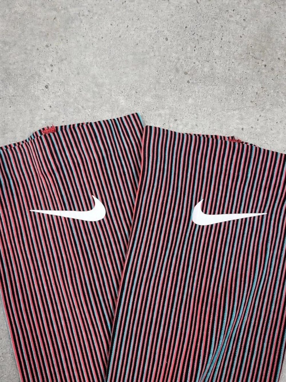 Nike Dri-Fit Arm Sleeves Red Blue Striped Size M Running